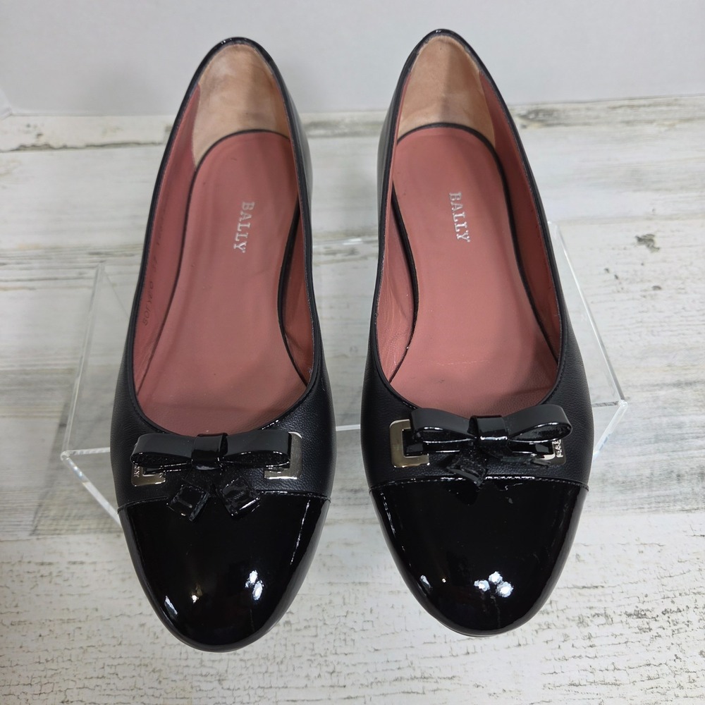 Bally Sofye Black Leather Ballet Flats Cap Toe Bow Shoes Womens size 6.5 E.U. 37